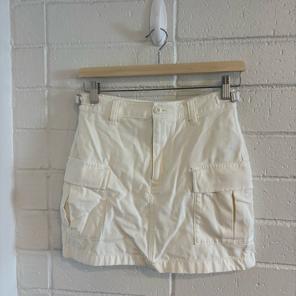 Aritzia TNA cargo style mini skirt in white - Picture 1 of 4